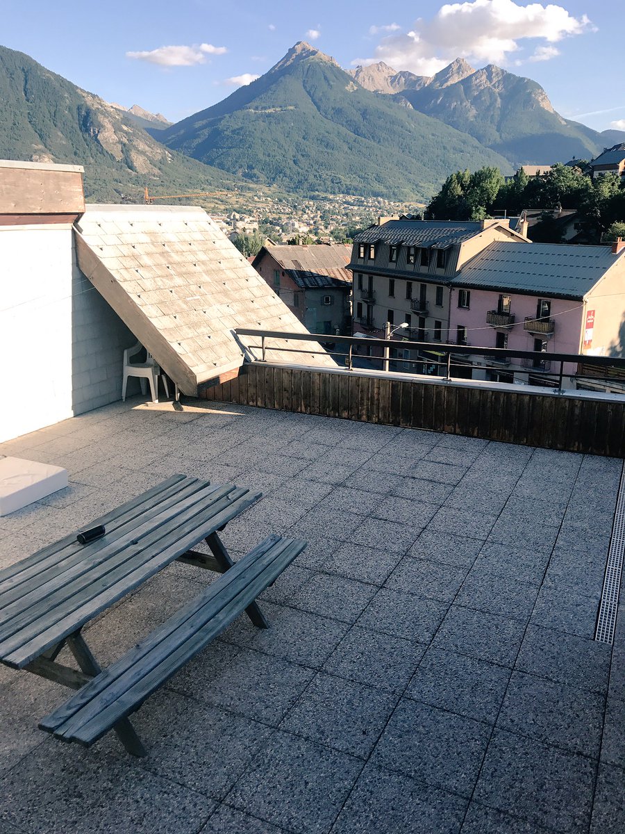 WouterReedijk's tweet photo. @NOSwielrennen nog opzoek naar locatie voor de #avondetappe in Briancon? Gegroet 3 wielrenners die izoard en galibier beklimmen deze dagen. https://t.co/wvi1Z9K78p
