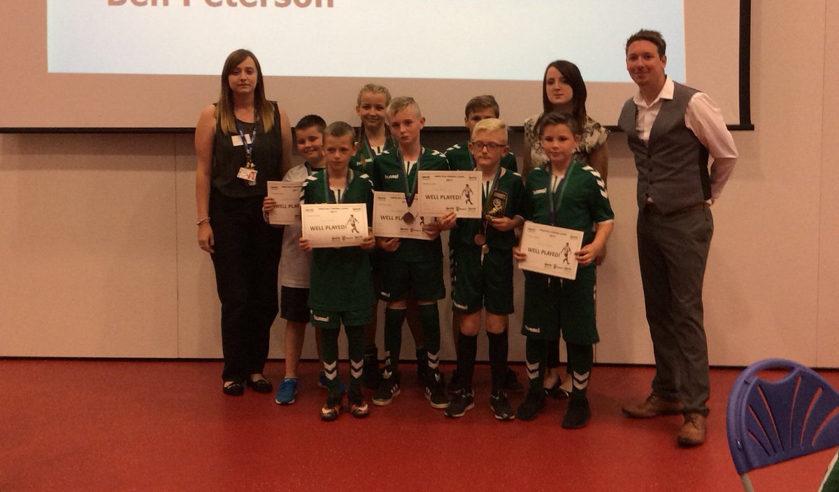TheParksY3class's tweet photo. What a fantastic team ⚽️ They've all played so well this year. We'll definitely miss them 💚⚽️ @TheParksAcademy https://t.co/Sl5ci6Qr1F