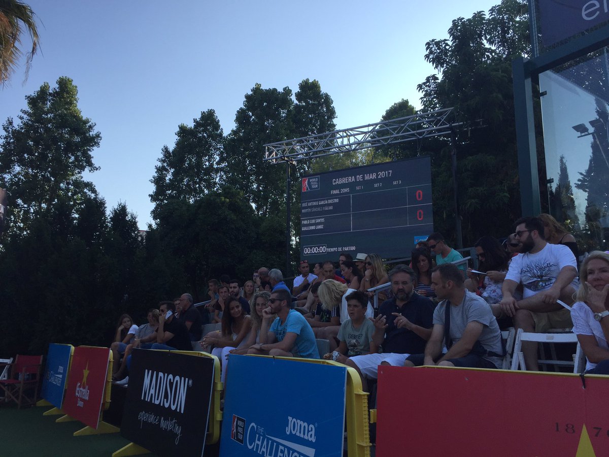 #Final A falta de media hora para el comienzo de la gran final, ¡Las gradas están llenándose! ¿¿Te lo vas a perder?? #WPTCabreraChallenger