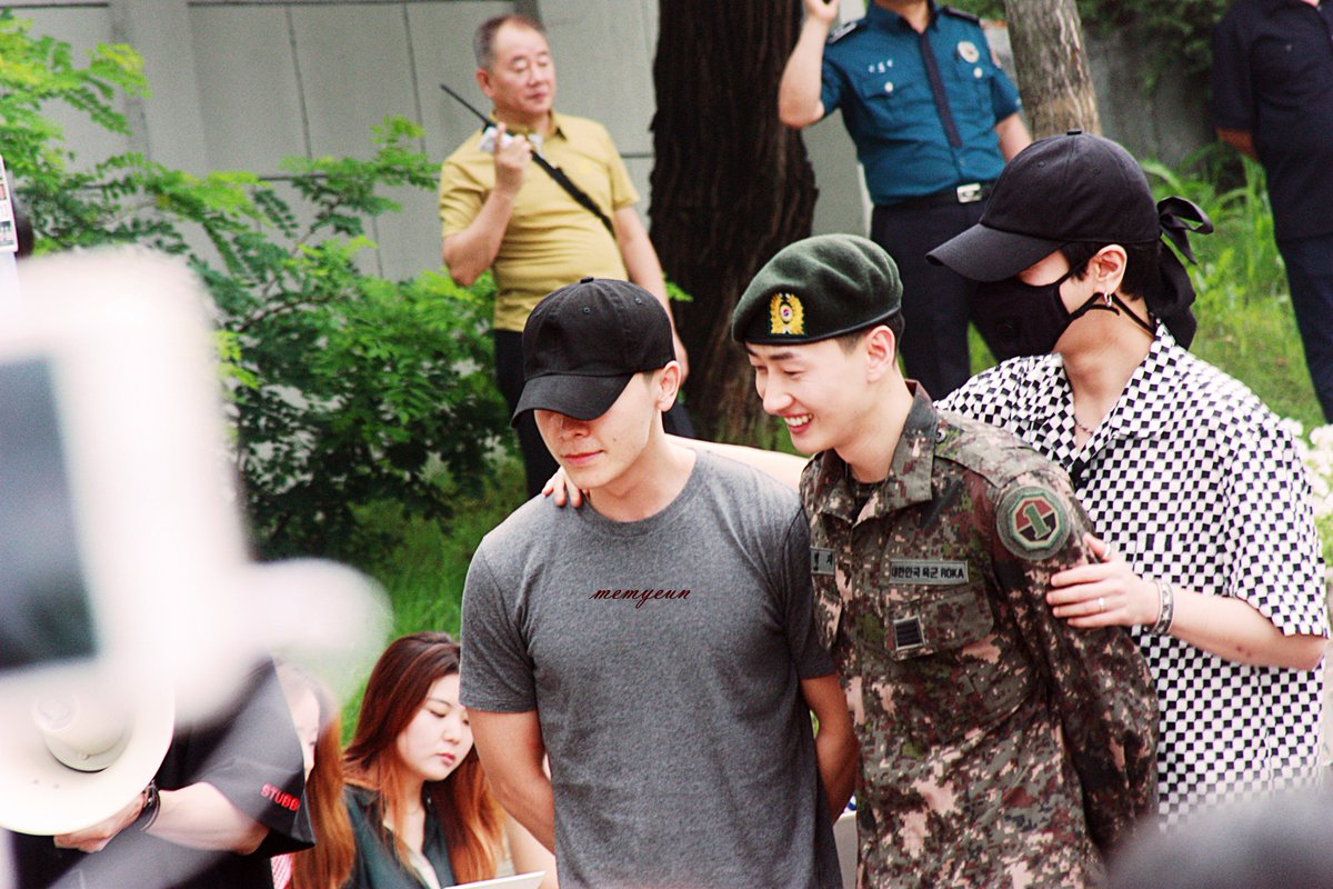 memyeun's tweet photo. 12072017 withDonghae #eunhyuk 's discharge day https://t.co/mJcjlfFrDZ