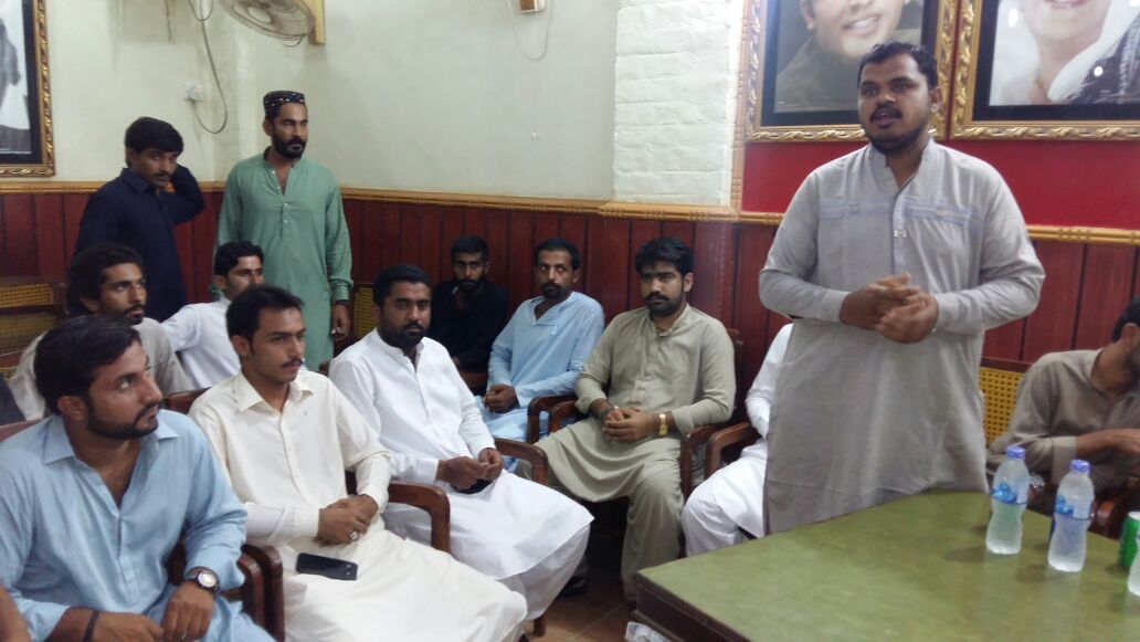 Mumtazsoomro16's tweet photo. @N_khanLaghari Meet with exoffice bearers of #PSF Distt: Larkana,discussed important issues & reorganization of #PSF
#PSFStruggle π±πΎ
#NewPSF https://t.co/zQWjOIccnA