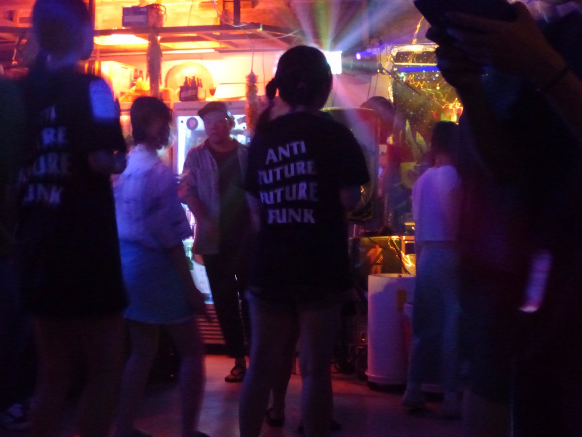 kissmenerdygirl's tweet photo. ANTI FUTURE FUTURE FUNK #NGLM https://t.co/MorVsVpvYa