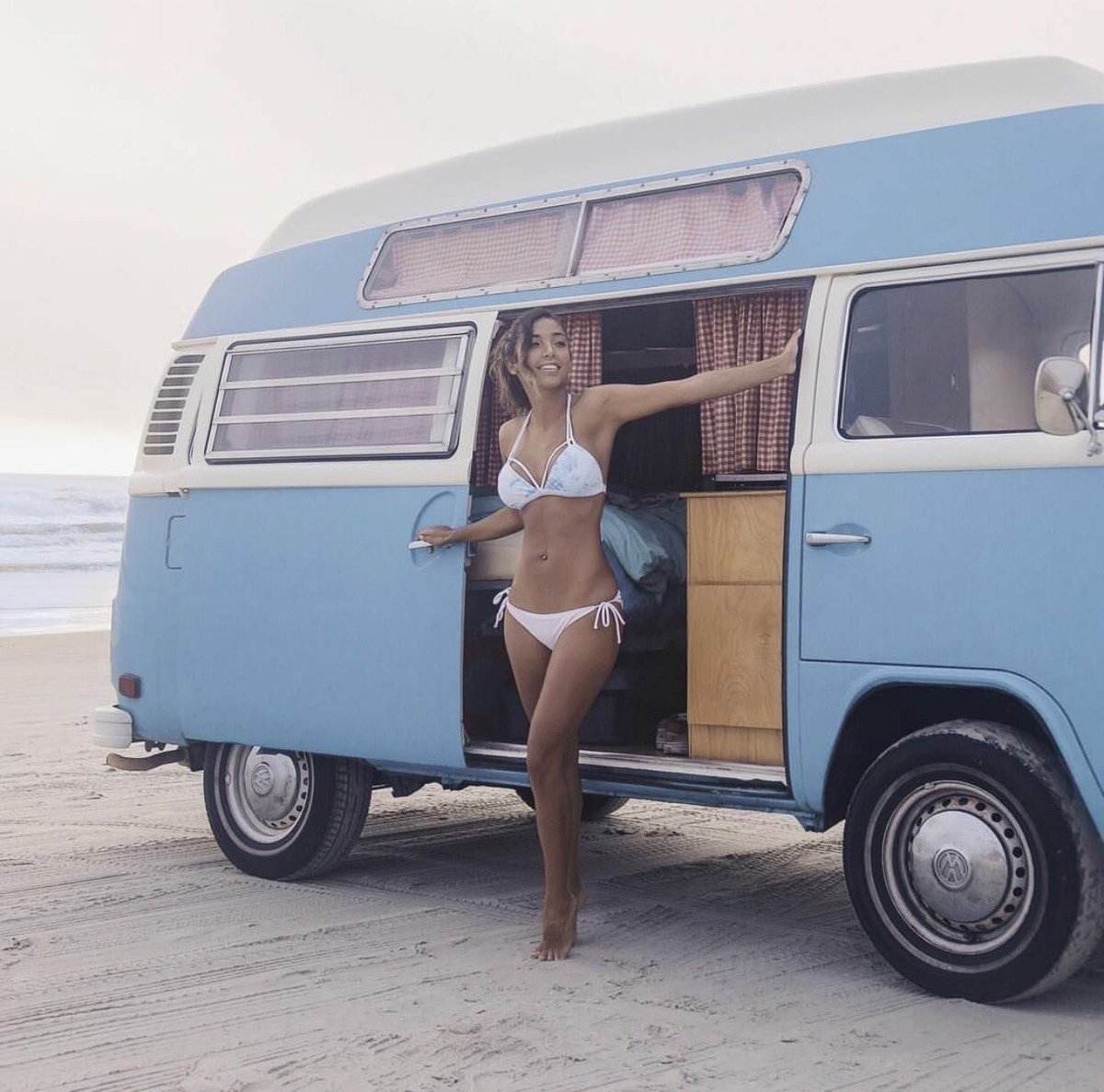 CaffandMac's tweet photo. Beach side hotel room booked
#CaffeineandMachine. #Vanlife. #type2bus. https://t.co/9O73nlxKaA