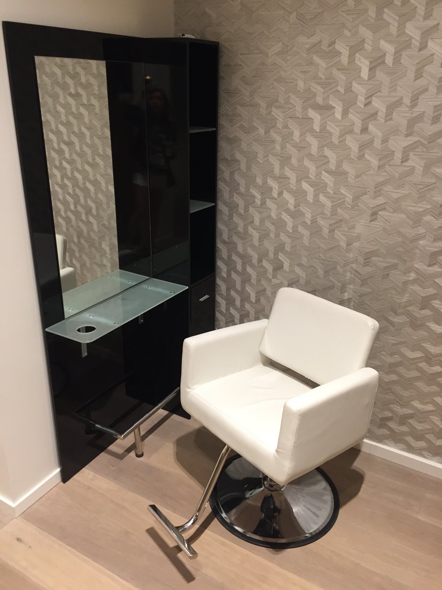 ShoeTease's tweet photo. Wish I had a space with a stylish interior as @YorkdaleStyle's #styleconcierge! Have you seen it yet? Such pretty details 💕✨#yorkdalestyle https://t.co/LoUqCJinLo
