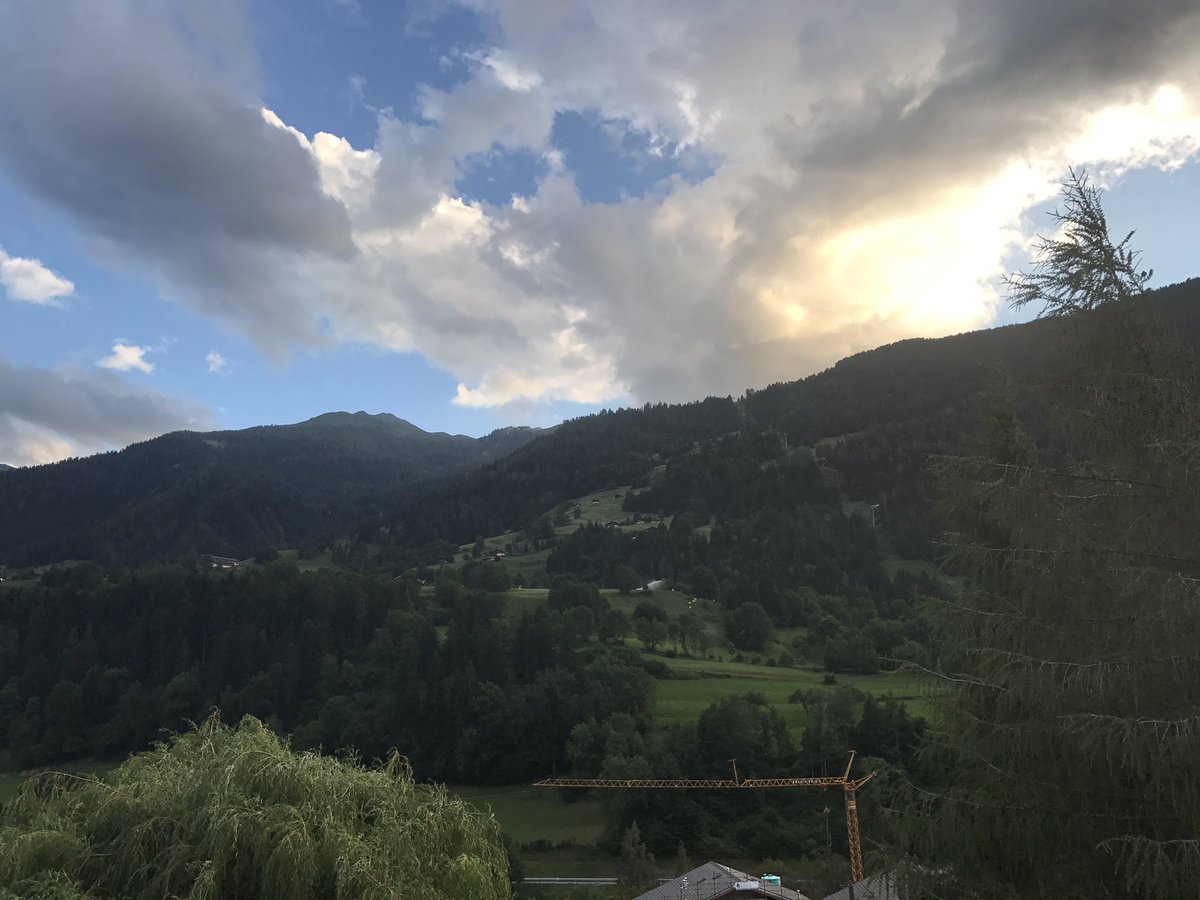 accidentculture's tweet photo. Nice view from my balcony in #lechable #Switzerland #sunsets #swissalps #travel #TravelBlog https://t.co/YyTombN14U