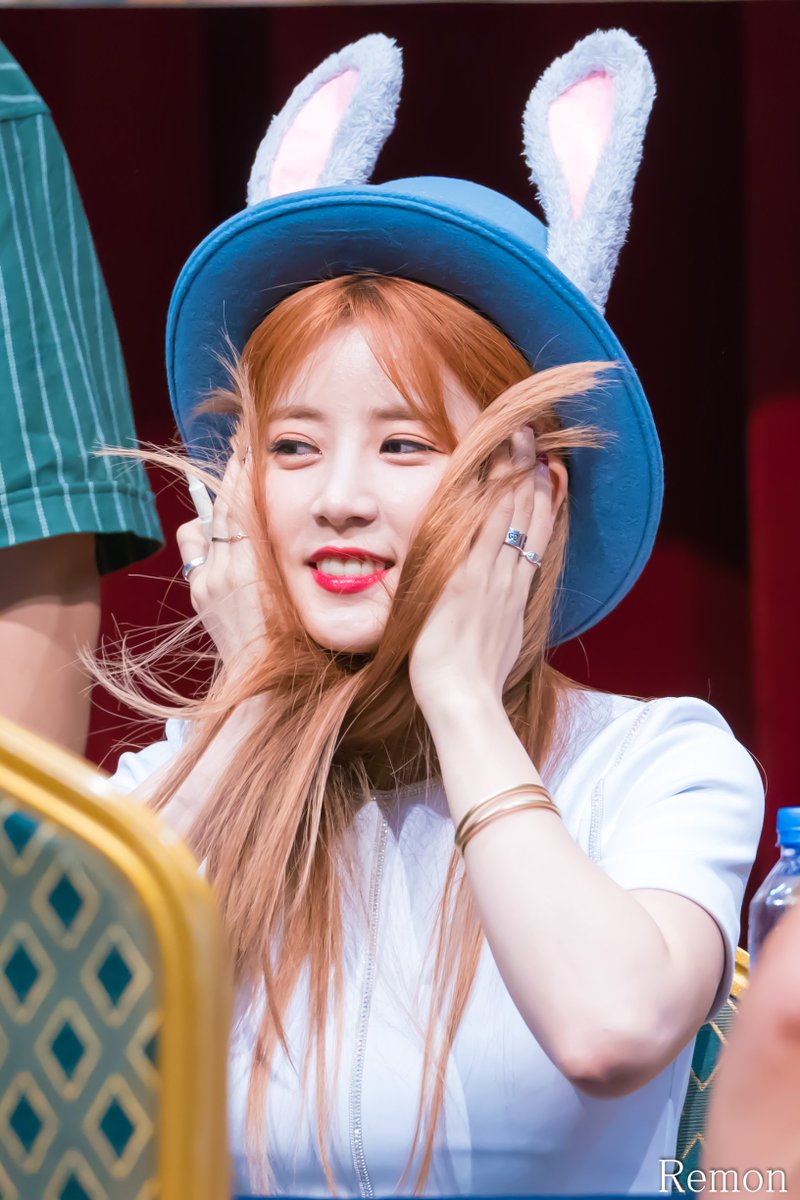 Apink_remon's tweet photo. 170716 #Apink #Chorong (@Apinkpcr )  Fansign Event at CTS Art Hall https://t.co/NX7MdIUdzX