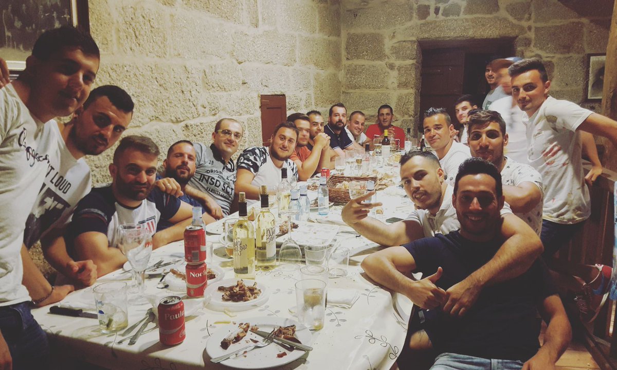 ToenFS's tweet image. Cenaa de comienzooo!!!