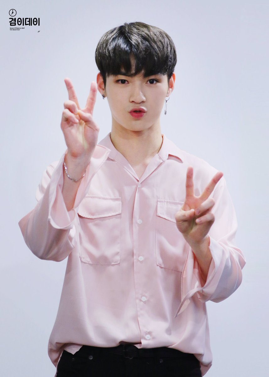 Севен 7 группа кпоп. Seven o clock a day. Seven o'clock одежда. Фильм seven o clock. Севен о клок группа участники.