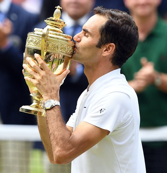 Roger Federer trionfa per l'ottava volta a Wimbledon: leggenda vivente del Tennis