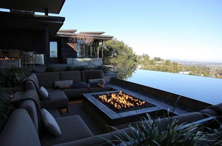 Airbnb Lux thescoutlife.com/2017/07/16/air…