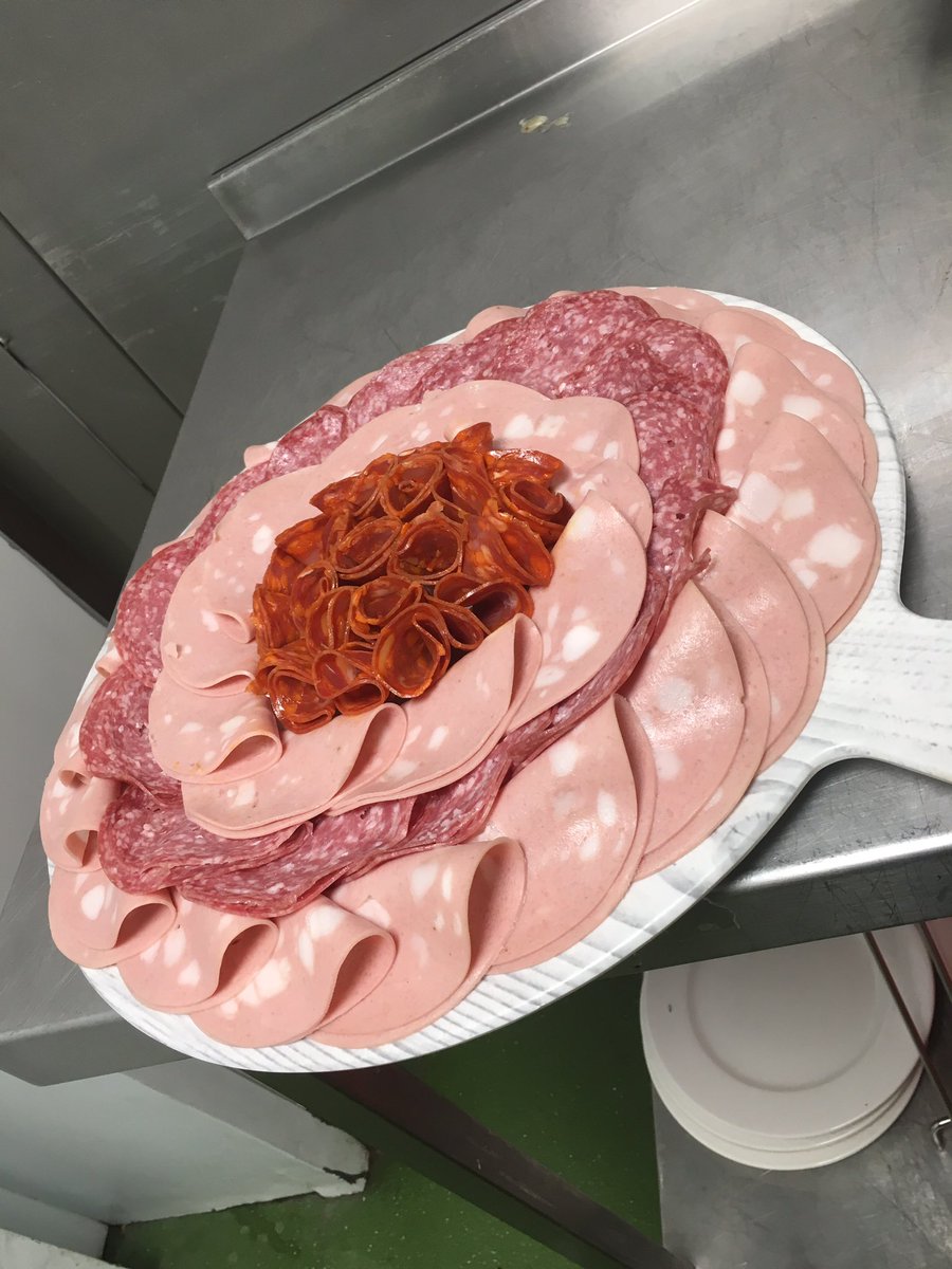 alexmac2012's tweet photo. @GordonRamsay rate my meat platter https://t.co/XTSSJdSxGa