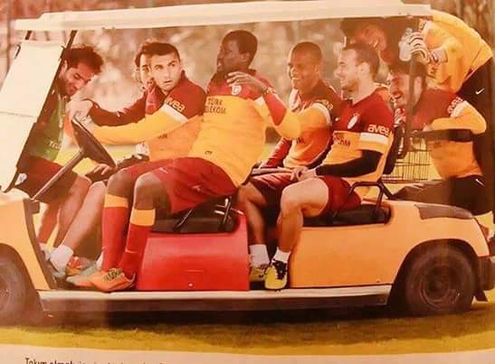 “O iyi insanlar, o güzel atlara binip çekip gittiler...” <a href="/sneijder101010/">Wesley Sneijder</a>  <a href="/yilmazburak17/">Burak Yılmaz</a> <a href="/_felipemelo_/">Felipe Melo</a> <a href="/GalatasaraySK/">Galatasaray SK</a> @inandkbzszlere