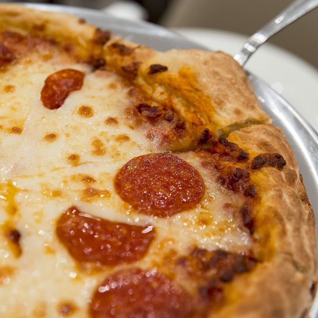 CleanHealing's tweet photo. Classic pepperoni and cheese. The REAL OG!
#cleanhealing #theclear™ #pizza
#delicious #foodie #yummy #pizzatime #cheese #instagood #pizzal… https://t.co/eKHKfMBsUP