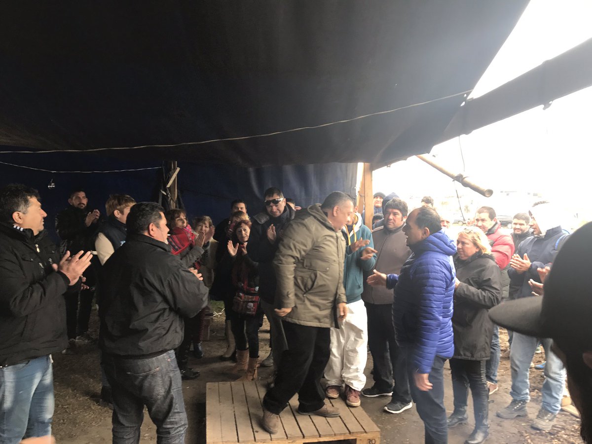 Luis_Delia's tweet photo. Ahora con los compañeros del campamento de despedidos de Atucha en la Rotonda de Zarate https://t.co/EErmgPEiYD