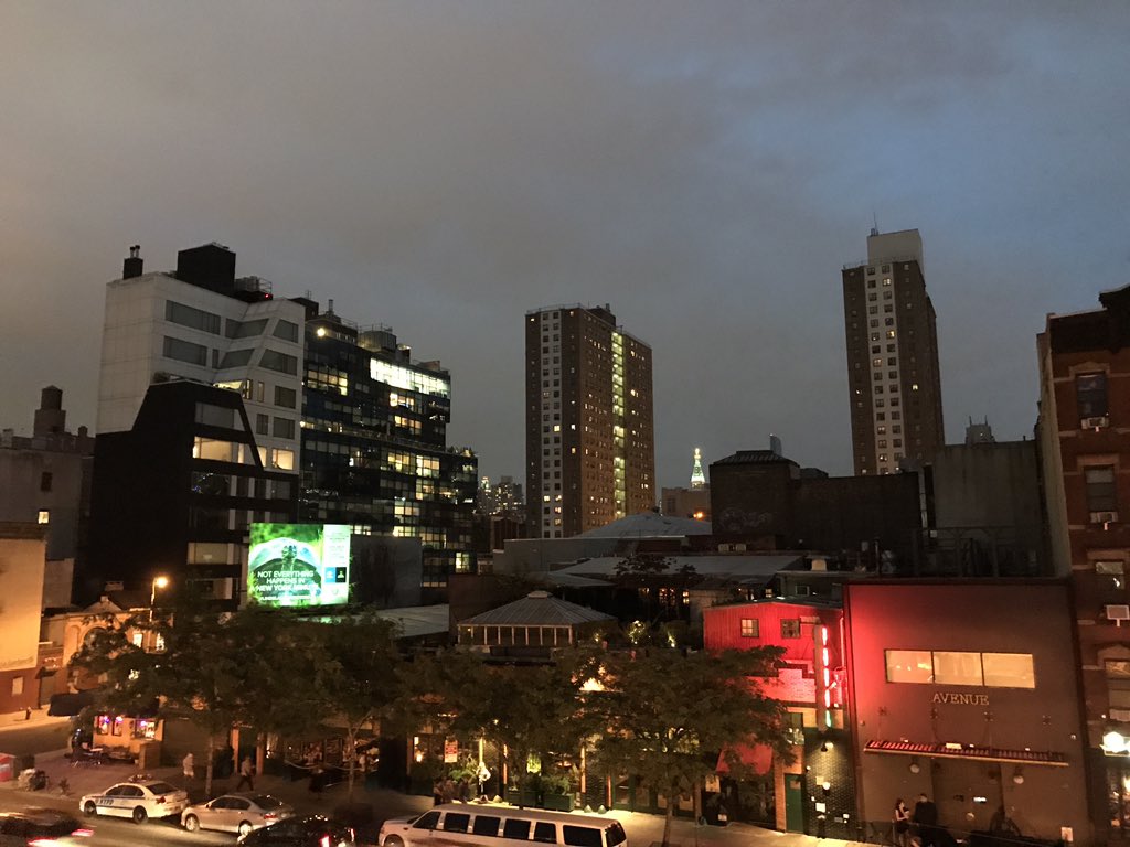 le_turi's tweet photo. In Manhathan https://t.co/cGh36BppEn