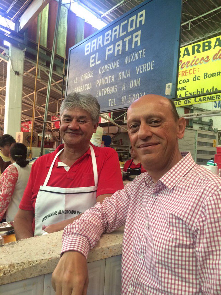 JuanCLastiri's tweet photo. Un rico taco de Barbacoa con el "Pata" en @ZacatlanMagico  #ZacatlanDecide https://t.co/35NNIgyNad