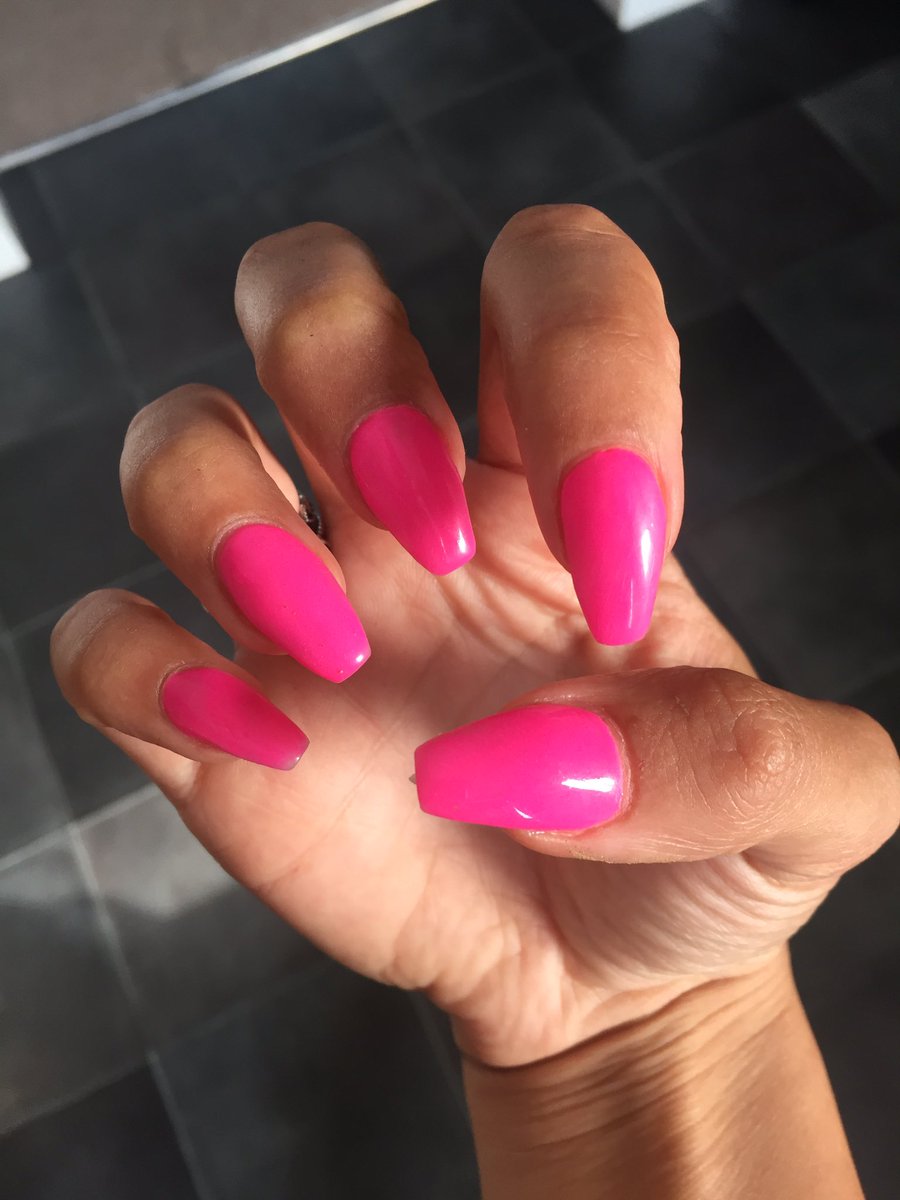 Love my new #nails #pink #acrylicnails #beautyblogger #girly #summer #coffinshapenails #nailday