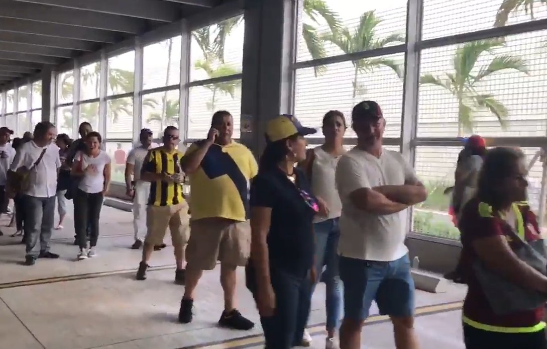 Venezuelans in South Florida, across world line up to cast referendum votes bit.ly/2tZc8pO https://t.co/fE7y80XTWm