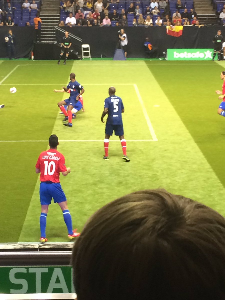 Awesome time <a href="/StarSixes/">Star Sixes</a> finals. Never thought I would see so many legends in one pitch! Esp @LuchoGarcia14