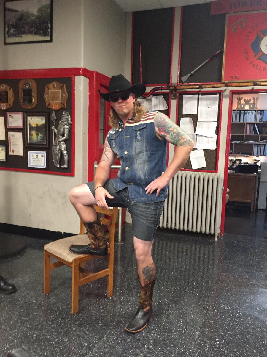 afreddy23's tweet photo. @7BOOMERESIASON @BoomerandCarton @Alsboringtweets @cc660  this is the "ringer" from ft hamilton army base game that u walked intentionally https://t.co/trLV9eGNx5