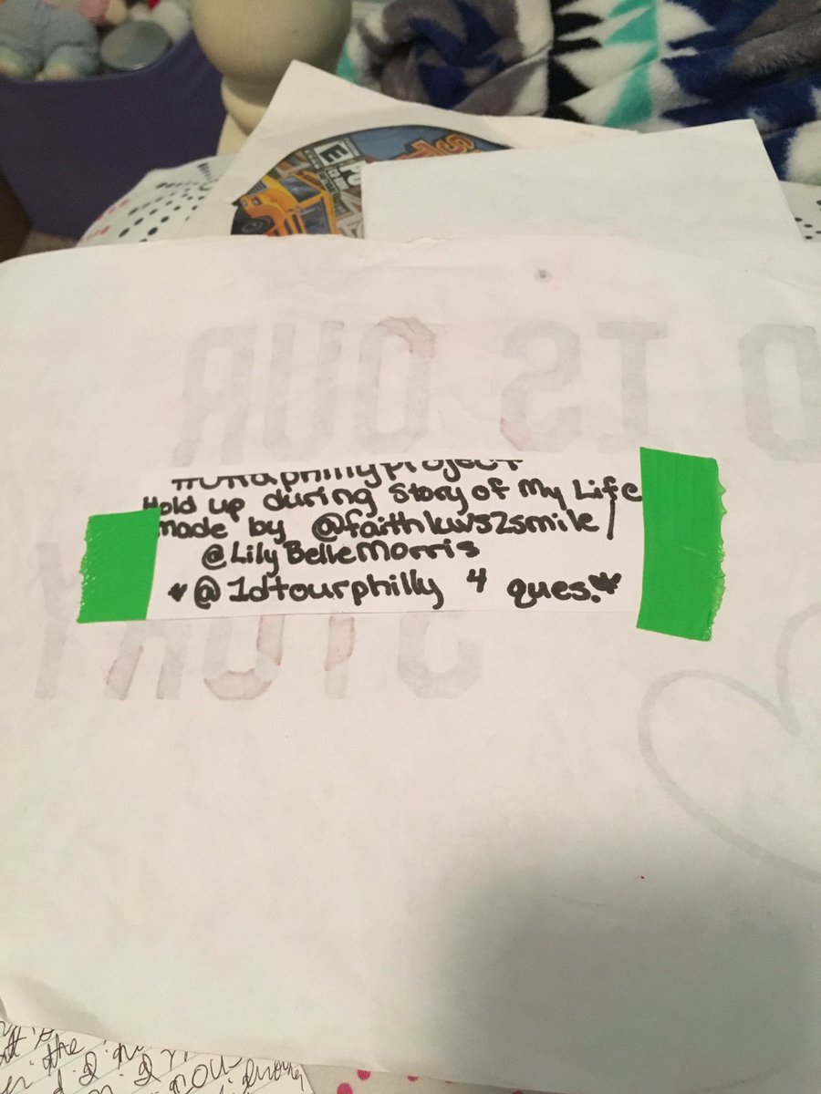 ourboysalways's tweet photo. @LilyBelleMorris @faithluvs2smile @1dtourphilly Cleaning out my room &amp; just found this 😊😭 ugh I wanna go back https://t.co/McUdZUmvWP