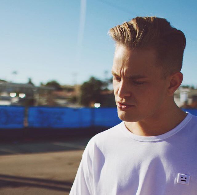 Candid photo or still from a music video? 🤷🏼‍♂️