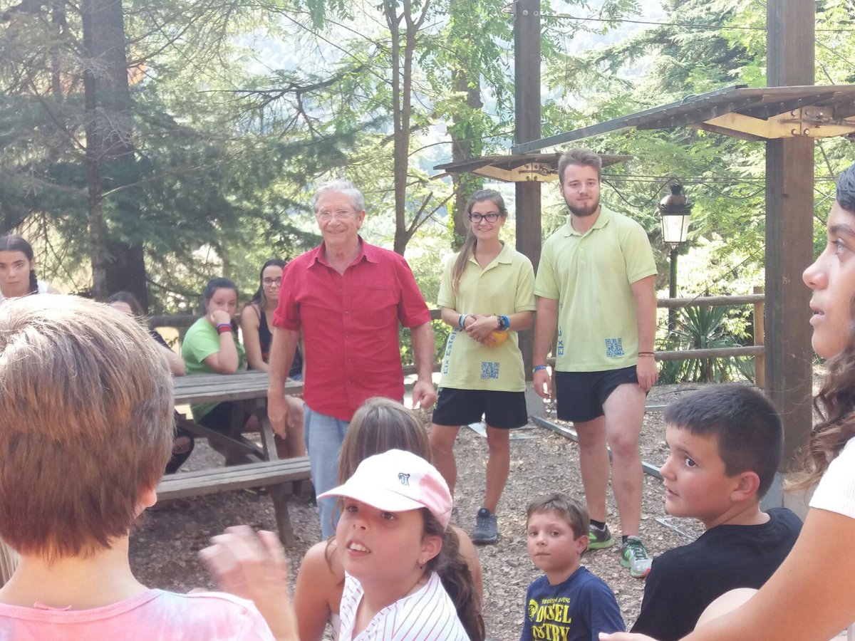 eixestels's tweet photo. ja ha començat #onfire us presentem #supeStaff 🌳🏡#LaLlobeta #coloniestiu #multiactivitats i #teatre amb @JoanPera_ 😎😎😎 https://t.co/ks3ecEtVvs