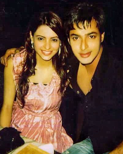 Happy Birthday Aamna shariff... friends  