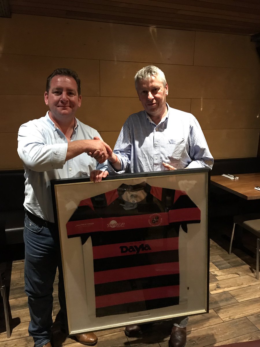AylesburyRFC's tweet photo. Last night chairman @paulmilham presented Tim Cooper, @DaylaDrinks MD, with a framed shirt to thank Tim &amp; the team for their ongoing support https://t.co/LWXZSqiYM8