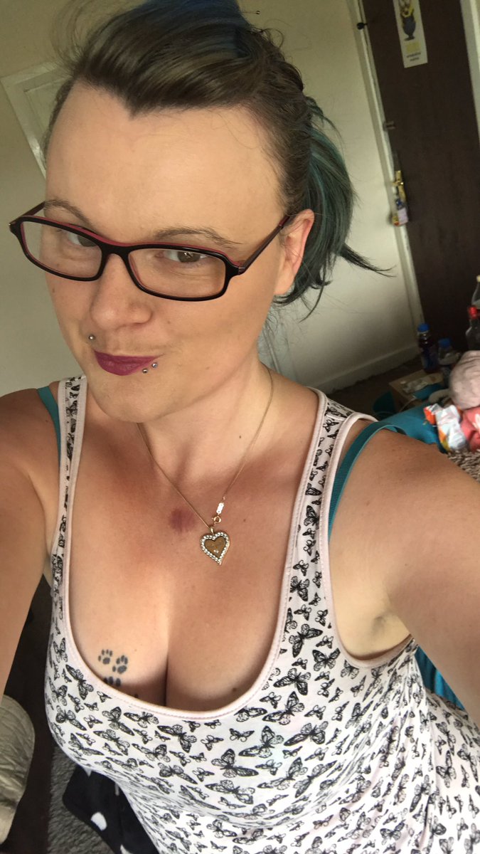 borderline_babe's tweet photo. #specson #glasses #specsy #sundayselfie #selfie https://t.co/DOycJ4TuLy