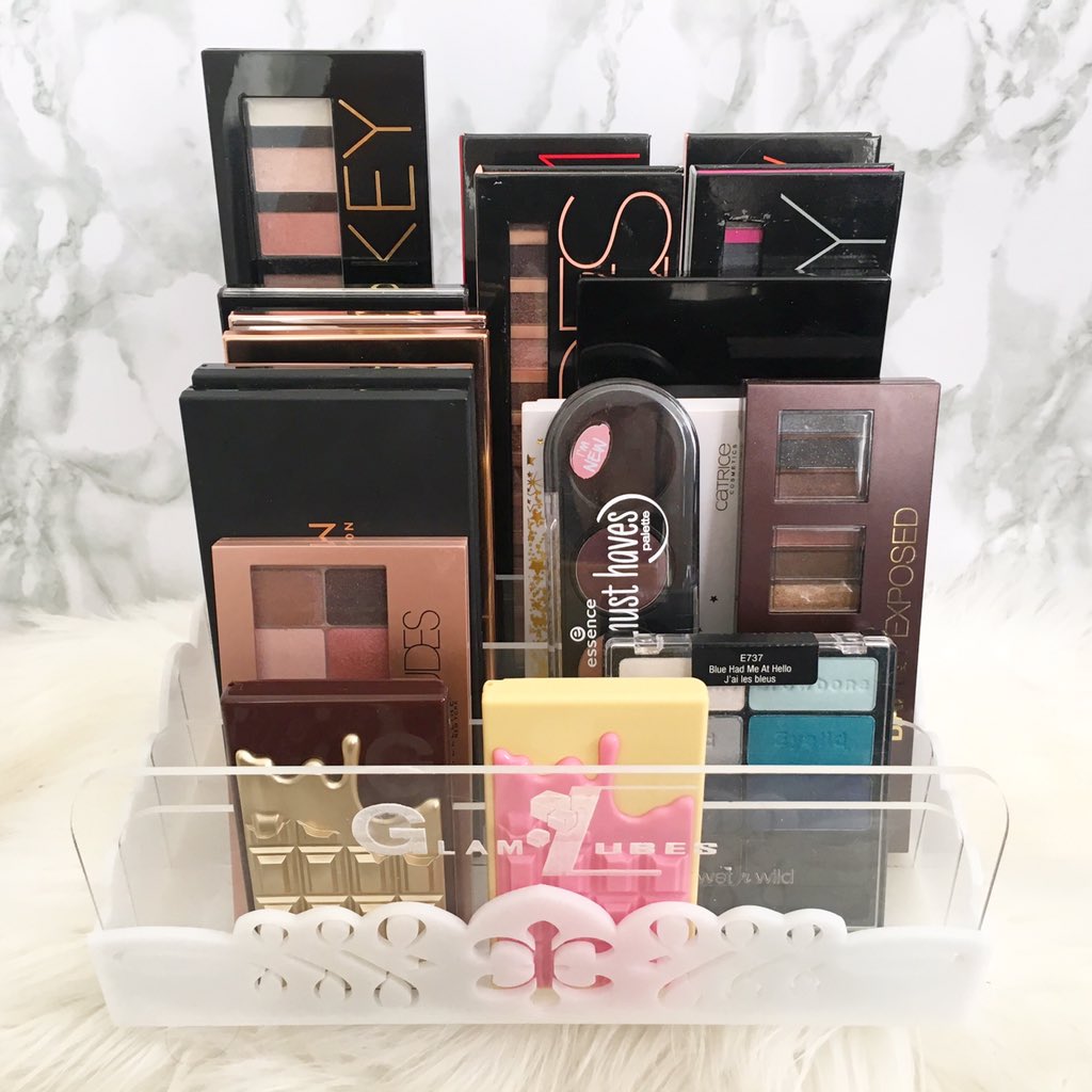 PopcornAndPearl's tweet image. So inlove with my palette holder frm @GlamCubes go take a look at my post frm yest to see a review on this holder as well as a couple others