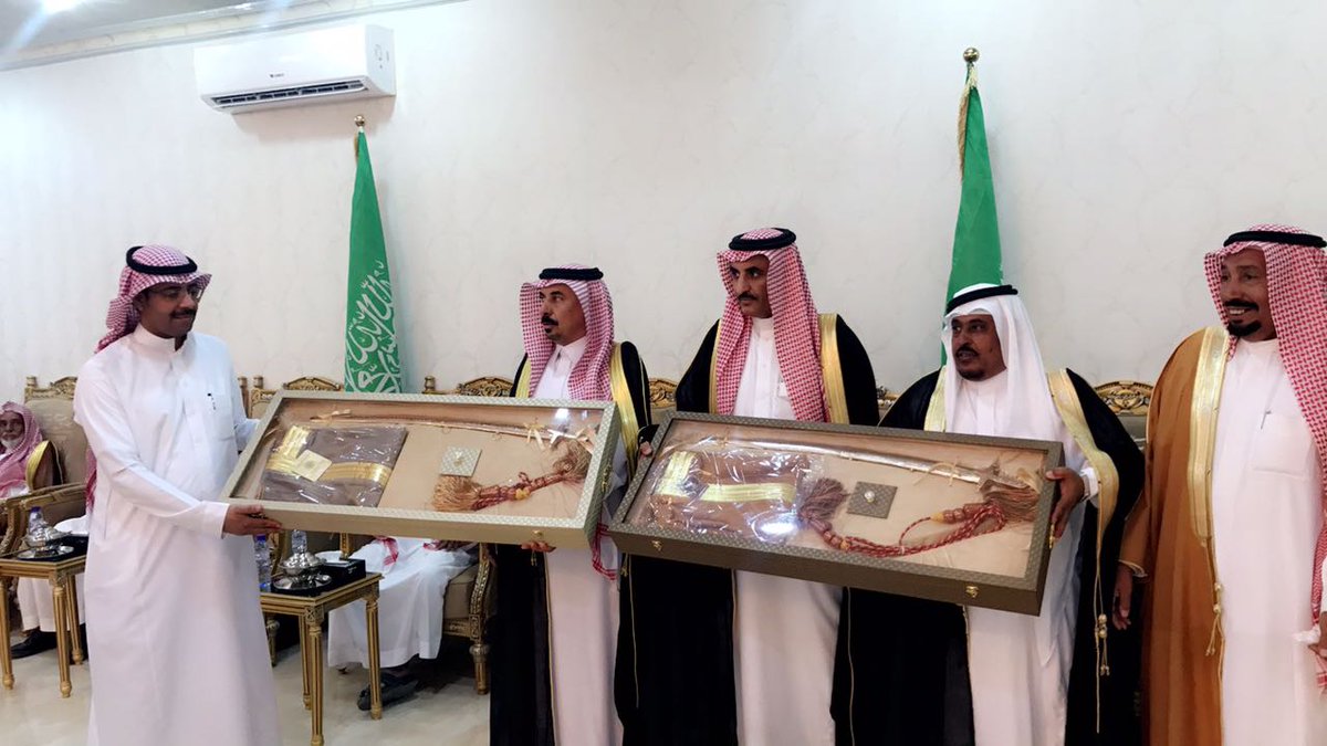 alshabani24's tweet photo. اقام معرف قبيلة الشوالعة الشيخ مرحب بن حسين بن شويلع
مادبة عشاء لشيخ فهد بن ناهس بن براك بمنزلة بقرية العرادية 
 #بني_رشيد⁩
#موقع_الشعبان https://t.co/4KSzoY4EQs