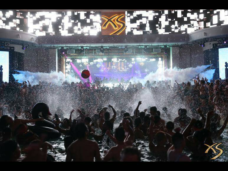 Alesso_World's tweet photo. @Alesso 09.07.17 @XSlasvegas #MoveLikeThat https://t.co/nuPFyRVlBZ