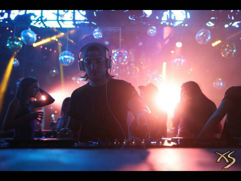 Alesso_World's tweet photo. @Alesso 09.07.17 @XSlasvegas #MoveLikeThat https://t.co/nuPFyRVlBZ