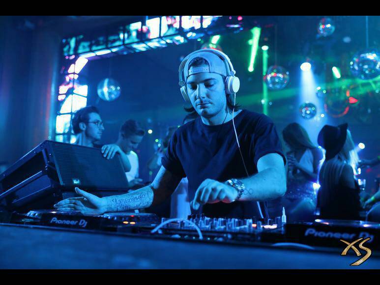 Alesso_World's tweet photo. @Alesso 09.07.17 @XSlasvegas #MoveLikeThat https://t.co/nuPFyRVlBZ