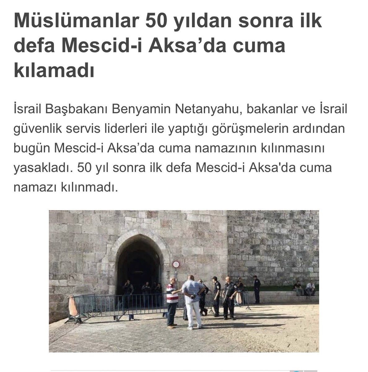 DrSteveneu's tweet photo. Cuma günü 50 yıl sonra Mescid-i Aksa'da Cuma kılınamadı. Cumartesi Siyasal İslamcılar bu pankartla yürüdü. Emin olun haberleri bile yoktur. https://t.co/oLPi0J5HX9