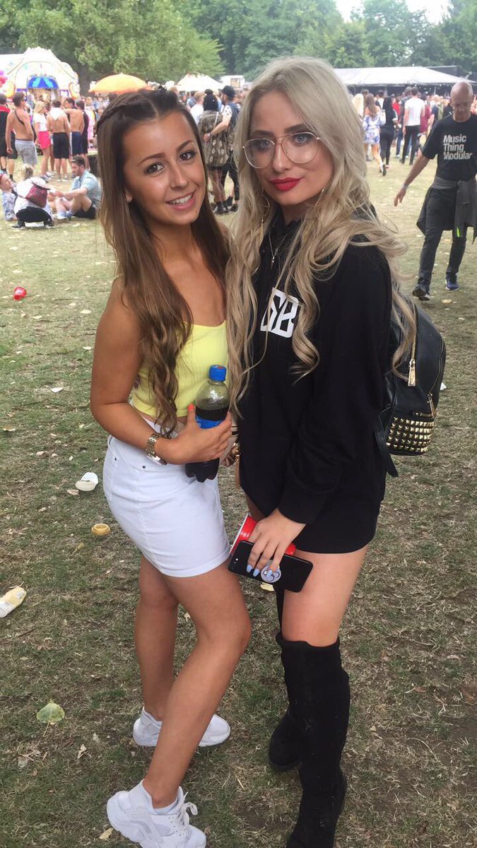 xxlucygreen's tweet photo. @SaffronBarker absolutely unreal😍 #Lovebox2017 https://t.co/brfi8ImLpK