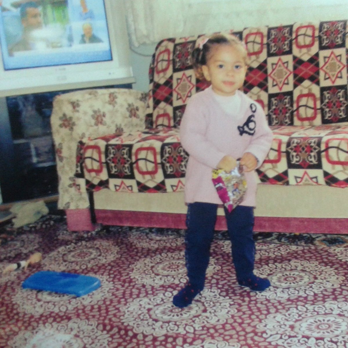 Hayatta değer verdiğim tek şey kızım kaldı onuda bir senedir parasizliktan göremiyorum çünkü rızasıyla görmeme izin vermiyor icra yoluyla gr