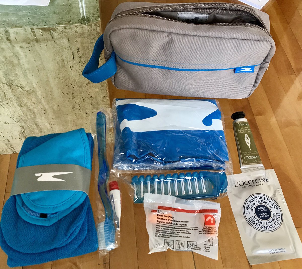 Sorteo 8000: les gustaría ganar este Amenity Kit de la Business Class de <a href="/Aerolineas_AR/">Aerolíneas Argentinas</a> ? Solo RT a este tuit y mucho amor a nuestra AR ✈️❤️