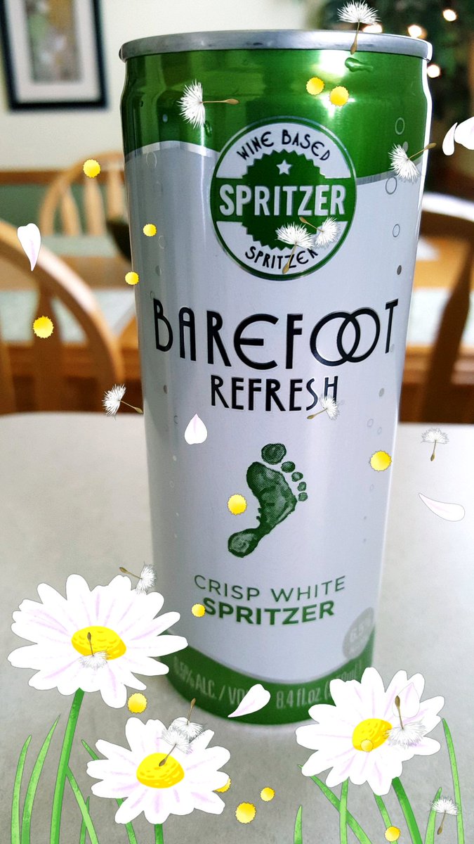 DebbieT4165's tweet photo. Trying something different this Sunday afternoon. @BarefootWine #SundayFunday #BarefootRefresh #CrispWhiteSpritzer https://t.co/Y075B3ngiM