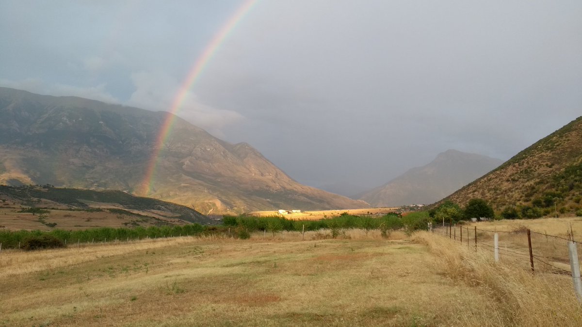 SH_Jins's tweet photo. De komende dagen vertoeven we op deze prachtige plek. Droomvoorbeeld van het gastvrije Albanië! #wildkamperen  #vriendelijkeburen #Tepelene https://t.co/EFBbNDbDam