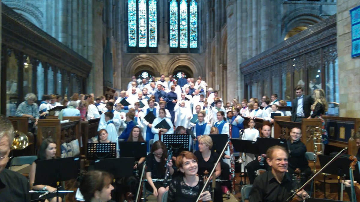 Amazing time conducting these lovely people tonight with @George_Richford bravo <a href="/abbeychoir/">Romsey Abbey Choir</a> <a href="/thepriorychurch/">Christchurch Priory (archived)</a> great end to <a href="/RomseyFestival/">Romsey Festival</a>