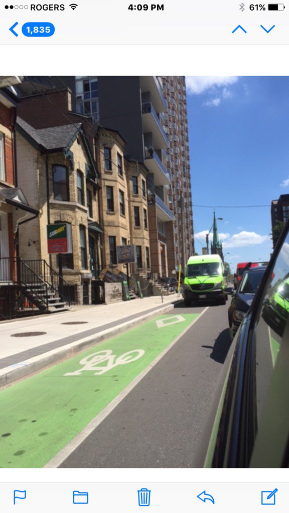 UrbanForme's tweet image. Hey @TPS_ParkingPal - Saw @EbikeUniverse truck parked in Gerrard bike lane Sat July 15 at. 11:30 am...