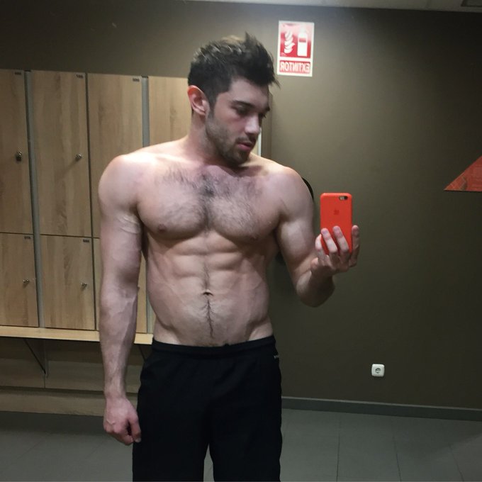 Gym.. gym.. #gym #workout #horny #lucasent #lucasmen #queermenow #LucasEntertainment https://t.co/vg