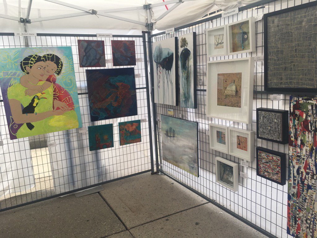 AnastessiaB's tweet photo. #TOAE2017 Last hour at the outdoor art fair! #Toronto https://t.co/eFTag7pp6N