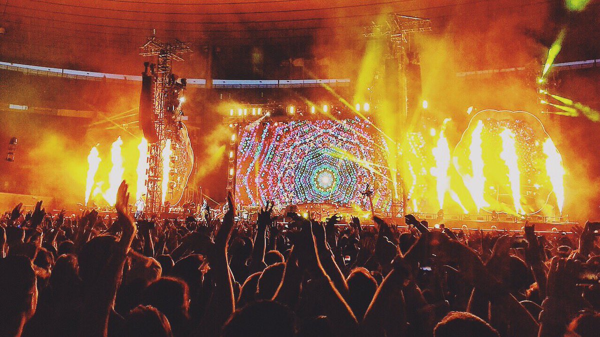 coldplay's tweet image. Hymn For The Weekend
#ColdplayParis 
📸: Rasa Parpuce