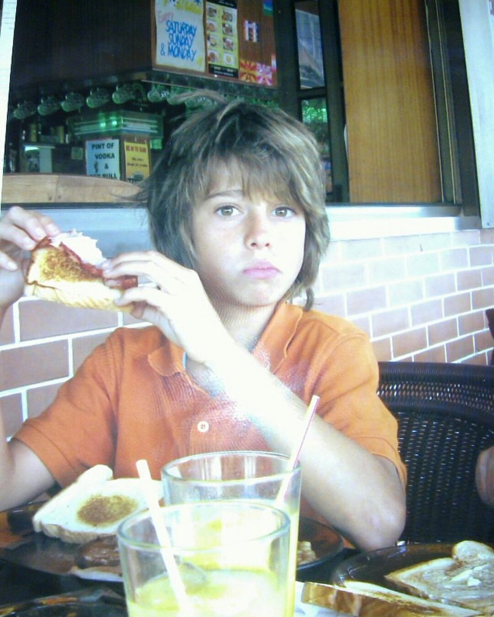 os dejo reírse de mi cara de peque.