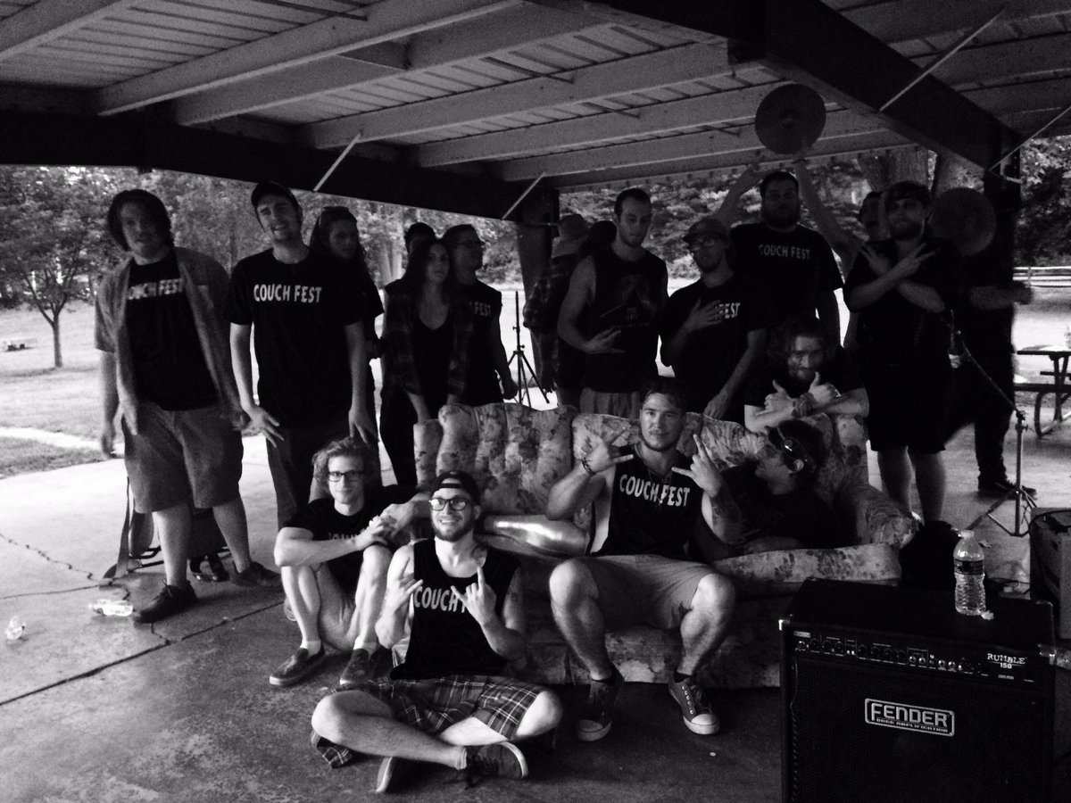 6footroses's tweet photo. Couchfest! Thanks to all you beautiful people! https://t.co/SF2vOtJ4fx