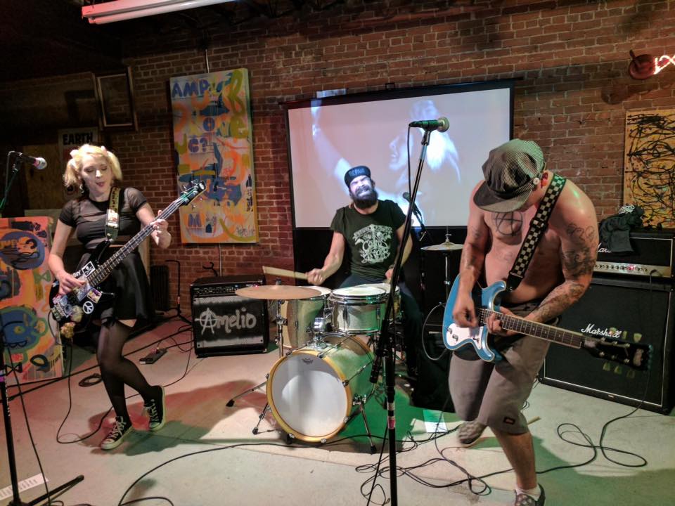 timeouttimmy's tweet photo. Photos from @LoadingDockNH Friday night 7/14 by Mikko Phaneuf! #PunkRock #TimeOutTimmy https://t.co/QnacXpVINS