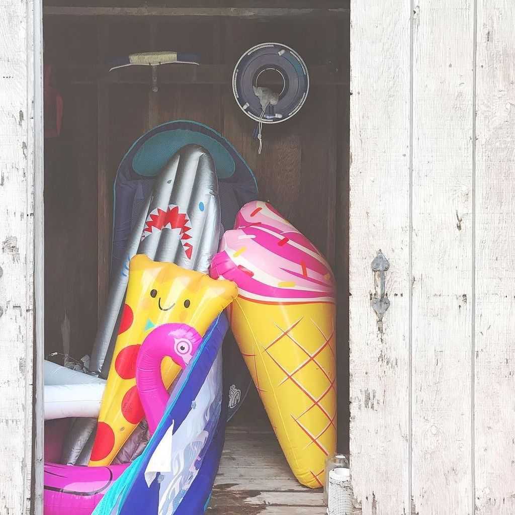 wanderingsofC's tweet image. summer ☀️❤️
•
•
•
•
#pool #poolfloaties #blowup #flamingo #icecream #icecreamday #puremichigan #michiganweekend #w… ift.tt/2upOQfj